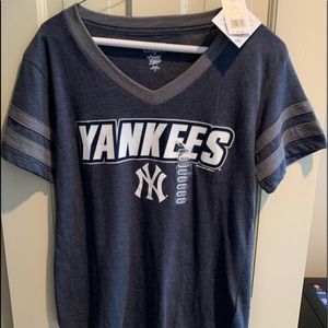 NWT New York NY Yankees Navy V-neck T-shirt Tee